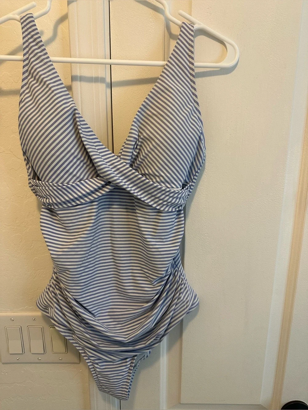 Ladies front twist striped one piece bathing suit by NipTuck Swim Size 8 - Picture 1 of 16